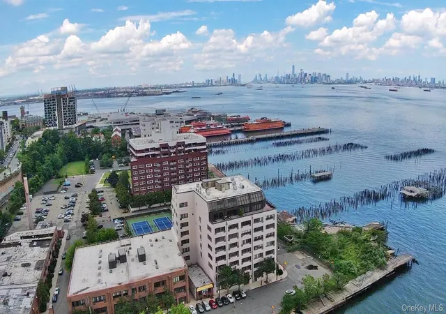 Listing Photo 2 - Condo for sale in Bay Street Landing located at 10 Bay St Lndg, New York, NY 10301 - Unit #2B