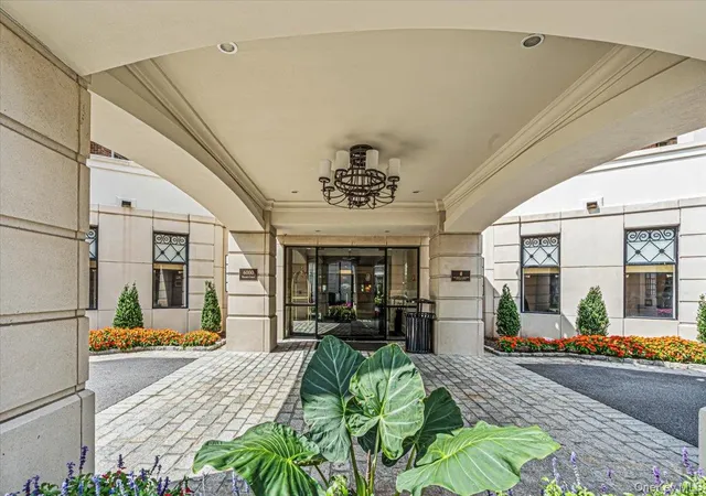 Photo 3 of Condo for sale at 6000 Royal Ct #6006, North Hempstead, NY 11040 | MLS# 1039302 | Listing updated on 2026-09-25