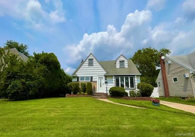 Photo 2 of Sale Pending at 860 Helene St, Hempstead, NY 11793 | MLS# 1039304 | Listing updated on 2026-09-01