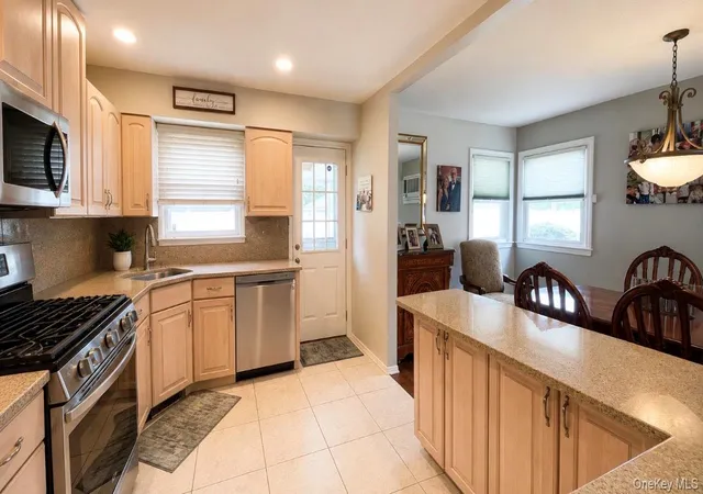 Photo 23 of Sale Pending at 860 Helene St, Hempstead, NY 11793 | MLS# 1039304 | Listing updated on 2026-09-01