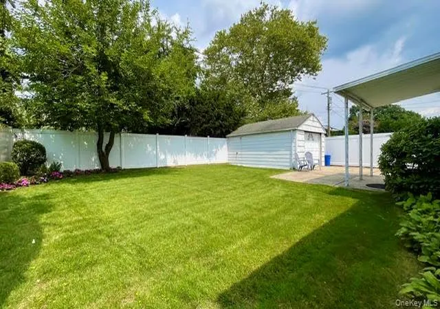 Photo 4 of Sale Pending at 860 Helene St, Hempstead, NY 11793 | MLS# 1039304 | Listing updated on 2026-09-01