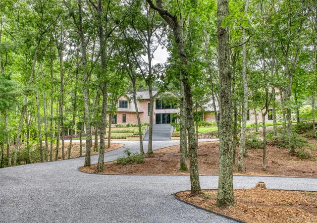 Photo 3 of Mansion for sale at 560 Little Noyac Path, Southampton, NY 11976 | MLS# 1039305 | Listing updated on 2026-10-06