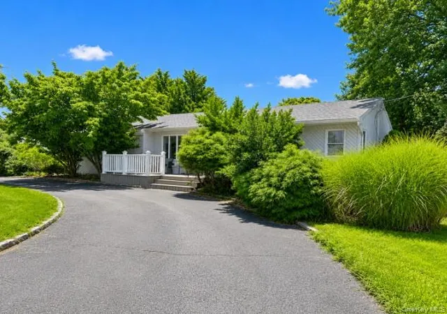 2nd image of 6 Flushing St, Brookhaven, NY 11742 | MLS# 1039313