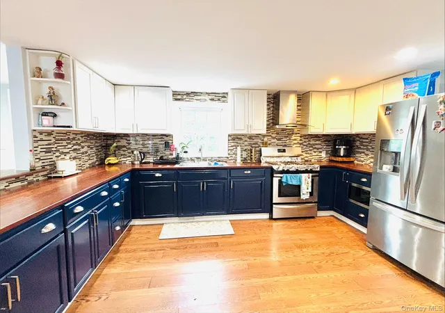 Photo 2 of Manufactured home for sale at 41 Carls Pl #41, Riverhead, NY 11901 | MLS# 1039340 | Listing updated on 2026-10-04