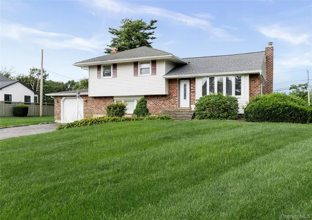 Photo 1 of Sale Pending at 29 Cottonwood Dr, Smithtown, NY 11725 | MLS# 1039345 | Listing updated on 2026-10-03