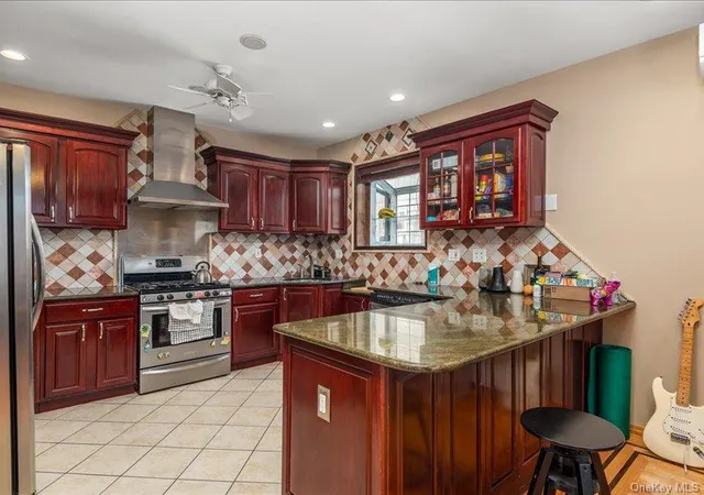Listing Photo 5 - Condo for sale in building located at 63-47 74th St, New York, NY 11379