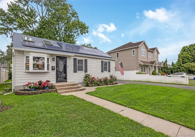 Photo 2 of Sale Pending at 11 Delano Pl, West Babylon, NY 11704 | MLS# 1039362 | Listing updated on 2026-09-29