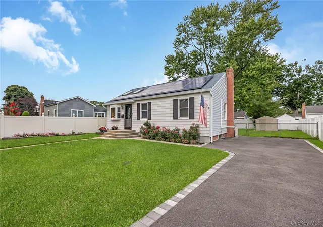 Photo 3 of Sale Pending at 11 Delano Pl, West Babylon, NY 11704 | MLS# 1039362 | Listing updated on 2026-09-29