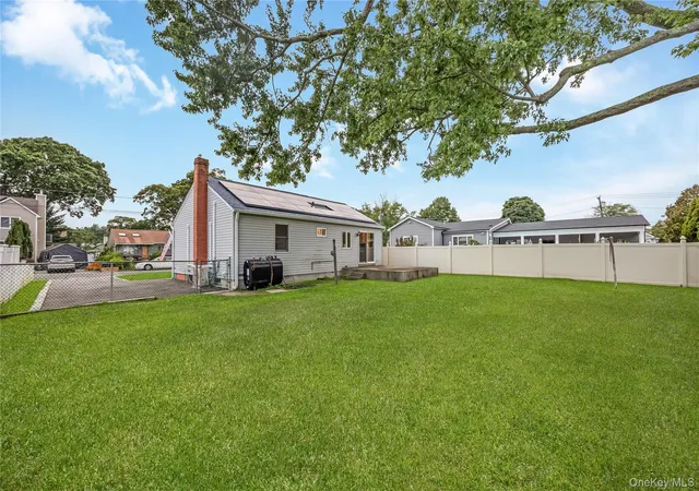 Photo 4 of Sale Pending at 11 Delano Pl, West Babylon, NY 11704 | MLS# 1039362 | Listing updated on 2026-09-29