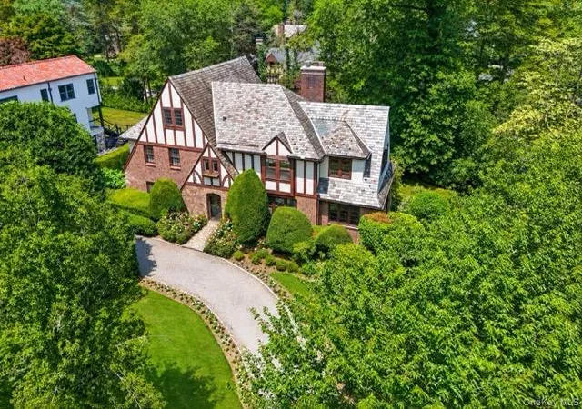 Photo 1 of Sale Pending at 260 Overlook Rd, New Rochelle, NY 10804 | MLS# 1039371 | Listing updated on 2026-10-03