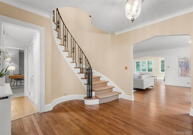 Photo 3 of Sale Pending at 260 Overlook Rd, New Rochelle, NY 10804 | MLS# 1039371 | Listing updated on 2026-10-03