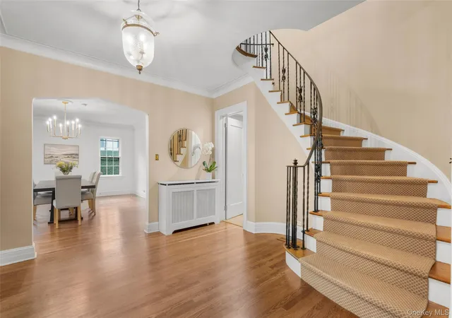 Photo 4 of Sale Pending at 260 Overlook Rd, New Rochelle, NY 10804 | MLS# 1039371 | Listing updated on 2026-10-03