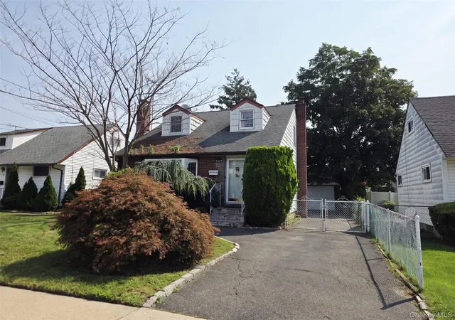 Photo 1 of Single family home for sale at 147 Miller Rd, Oyster Bay, NY 11801 | MLS# 1039376 | Listing updated on 2026-08-28