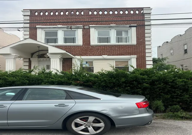 Photo 2 of Manufactured home for sale at 216 25 136th Road, New York, NY 11413 | MLS# 1039392 | Listing updated on 2026-08-17