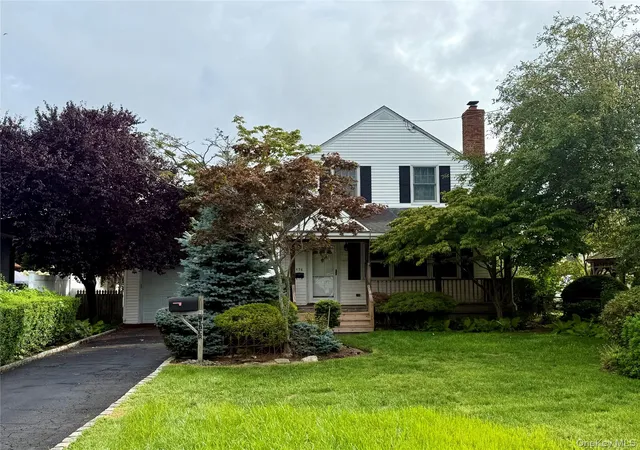 2nd image of 496 Windsor Pl, Hempstead, NY 11572 | MLS# 1039393