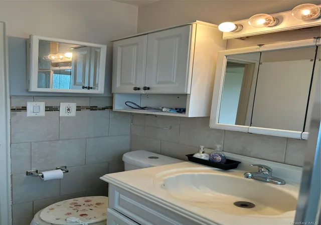10th image of 1027 Fenwood Dr #3, Hempstead, NY 11580 | MLS# 1039394