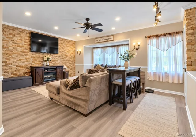 Listing Photo 5 - Condo for sale in building located at 25 Victorian Ln, Brookhaven, NY 11763