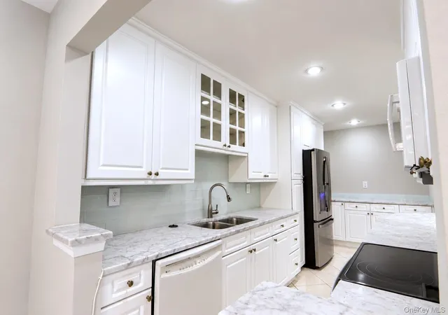 Photo 3 of Condo for sale at 500 Central Park Ave #212, Greenburgh, NY 10583 | MLS# 1039402 | Listing updated on 2026-09-23