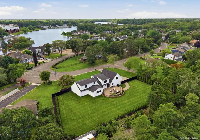 Photo 4 of Sale Pending at 16 Twin River Dr, Islip, NY 11769 | MLS# 1039412 | Listing updated on 2026-09-12