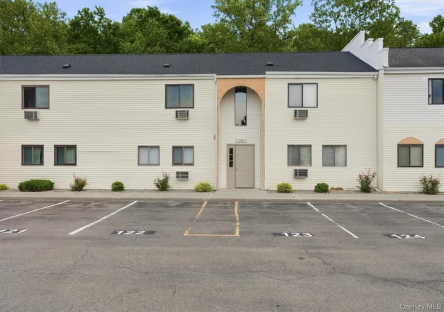 Listing Photo 4 - Condo for sale in building located at 21 Scarborough Ln, Wappingers Falls, NY 12590 - Unit #B