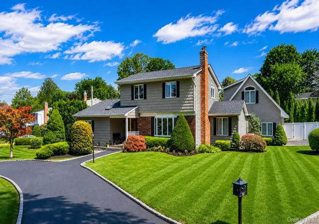 Photo 2 of Single family home for sale at 164 Cedrus Ave, Huntington, NY 11731 | MLS# 1039435 | Listing updated on 2026-08-19