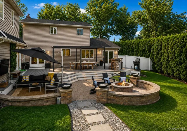 Photo 3 of Single family home for sale at 164 Cedrus Ave, Huntington, NY 11731 | MLS# 1039435 | Listing updated on 2026-08-19