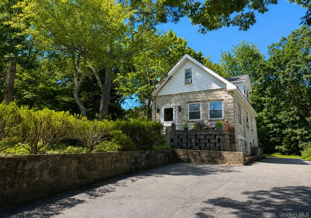 2nd image of 164 S Evergreen Dr, Brookhaven, NY 11784 | MLS# 1039454
