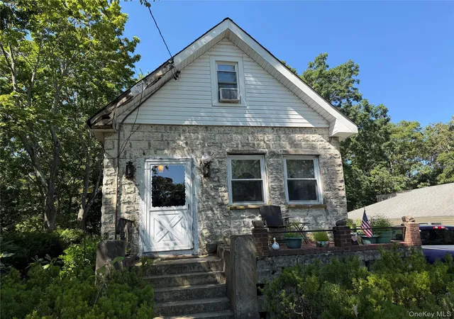 23rd image of 164 S Evergreen Dr, Brookhaven, NY 11784 | MLS# 1039454