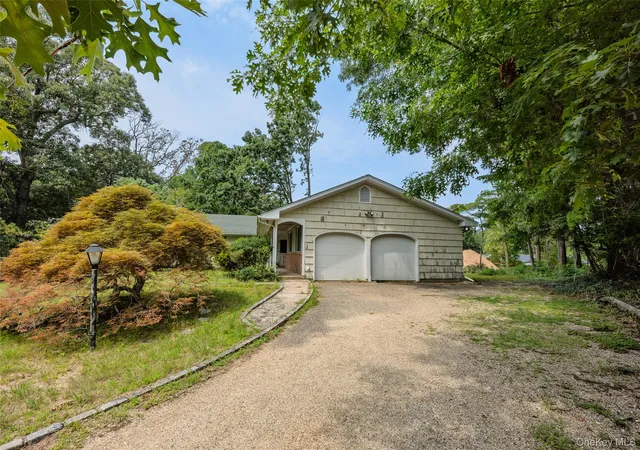 Photo 3 of Sale Pending at 1 Briar Ct, Brookhaven, NY 11778 | MLS# 1039462 | Listing updated on 2026-09-29
