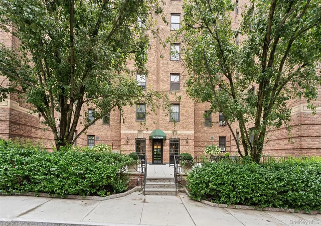2nd image of 35 Parkview Ave, Yonkers, NY 10708