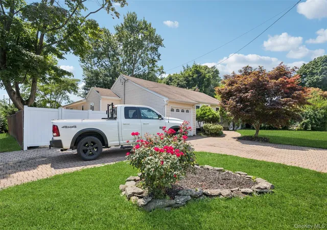 Photo 2 of Single family home for sale at 42 Lexington Ave, Babylon, NY 11704 | MLS# 1039465 | Listing updated on 2026-09-21