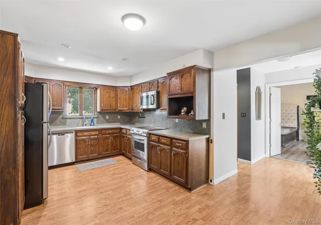 Photo 3 of Single family home for sale at 42 Lexington Ave, Babylon, NY 11704 | MLS# 1039465 | Listing updated on 2026-09-21