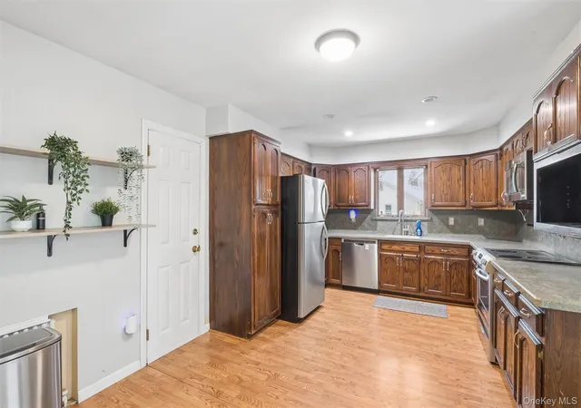 Photo 4 of Single family home for sale at 42 Lexington Ave, Babylon, NY 11704 | MLS# 1039465 | Listing updated on 2026-09-21