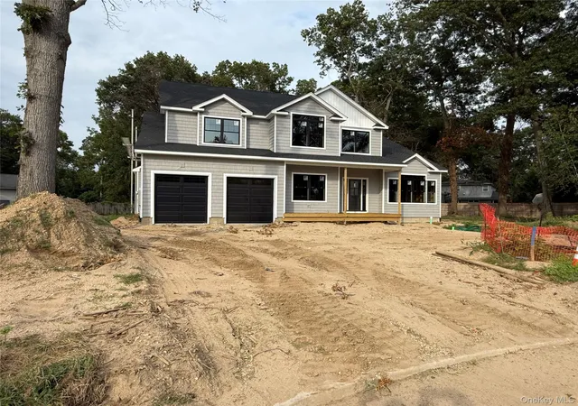Photo 3 of Single family home for sale at 3 Lotto Ct, Brookhaven, NY 11755 | MLS# 1039475 | Listing updated on 2026-09-19
