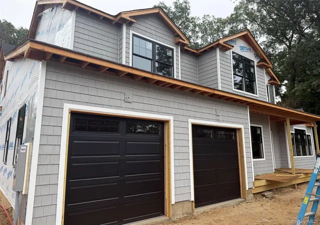 Photo 4 of Single family home for sale at 3 Lotto Ct, Brookhaven, NY 11755 | MLS# 1039475 | Listing updated on 2026-10-14