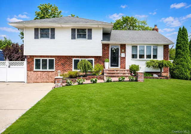 Photo 1 of Sale Pending at 5 Gardenia Dr, Smithtown, NY 11725 | MLS# 1039479 | Listing updated on 2026-08-27