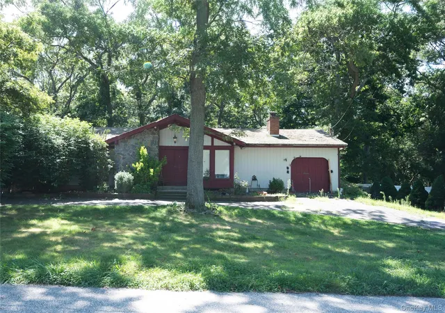 Photo 2 of Single family home for sale at 6 Loretta Ct, Brookhaven, NY 11727 | MLS# 1039490 | Listing updated on 2026-09-04