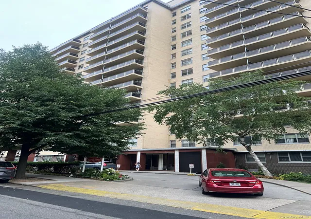 1st image of 17520 Wexford Ter, New York, NY 11432