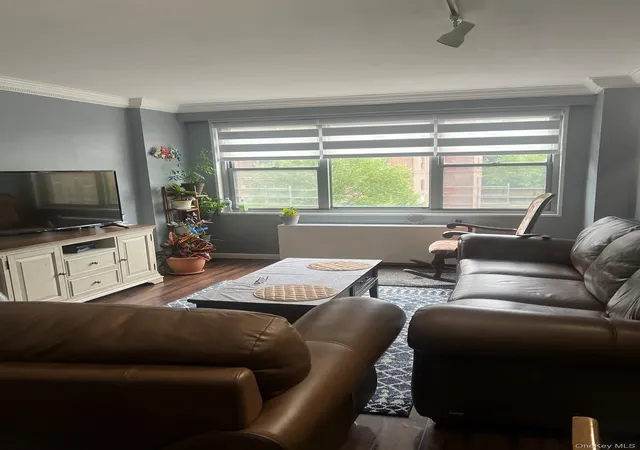 2nd image of 17520 Wexford Ter #4J, New York, NY 11432 | MLS# 1039495