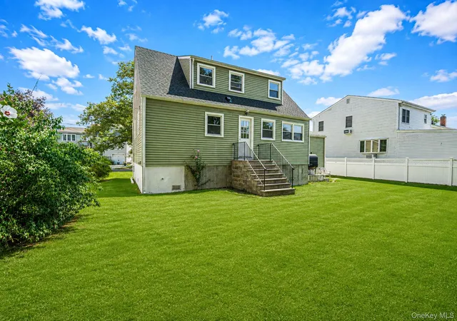 Photo 1 of Sale Pending at 556 S Bayview Ave, Hempstead, NY 11520 | MLS# 1039527 | Listing updated on 2026-08-27