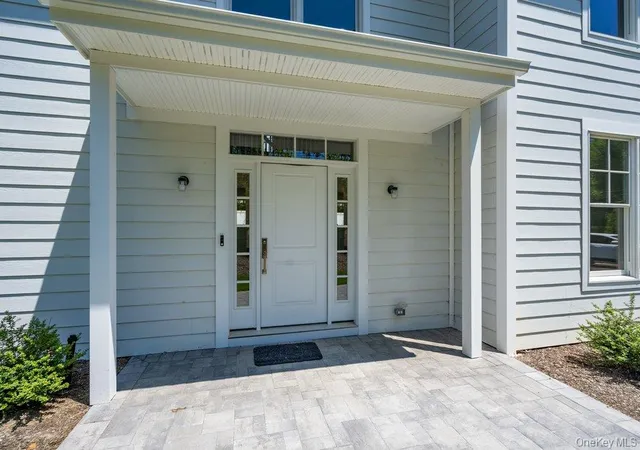 Photo 3 of Single family home for sale at 44 Plainview Rd, Oyster Bay, NY 11797 | MLS# 1039543 | Listing updated on 2026-08-20