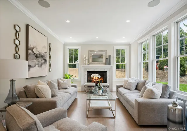 Photo 4 of Single family home for sale at 44 Plainview Rd, Oyster Bay, NY 11797 | MLS# 1039543 | Listing updated on 2026-08-20