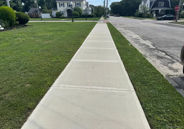 Photo 3 of Single family home for sale at 172 N Ocean Ave, Brookhaven, NY 11772 | MLS# 1039551 | Listing updated on 2026-09-01