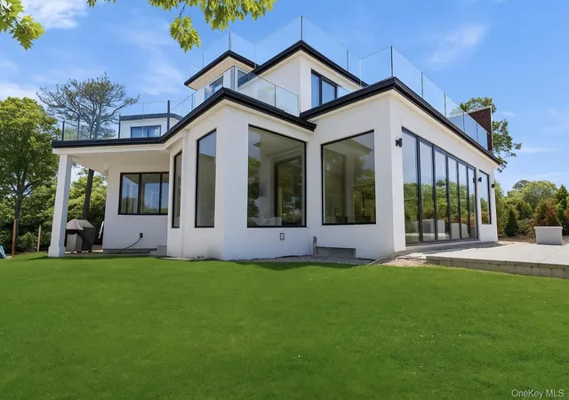 Photo 3 of Single family home for sale at 10 Bay View Dr, Southampton, NY 11946 | MLS# 1039554 | Listing updated on 2026-10-04