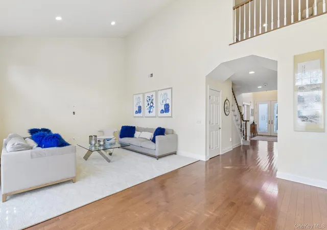 Photo 4 of Condo for sale at 119 Madeira Blvd, Huntington, NY 11747 | MLS# 1039592 | Listing updated on 2026-09-27