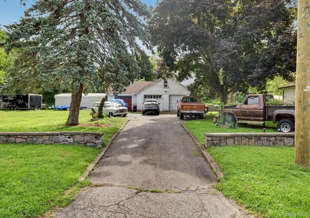 Photo 3 of Single family home for sale at 127 Highland Ave, Cortlandt, NY 10596 | MLS# 1039604 | Listing updated on 2026-09-05