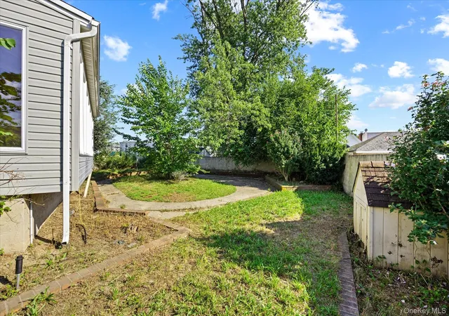 Photo 4 of Single family home for sale at 251 Perkins Ave, Hempstead, NY 11572 | MLS# 1039609 | Listing updated on 2026-09-12