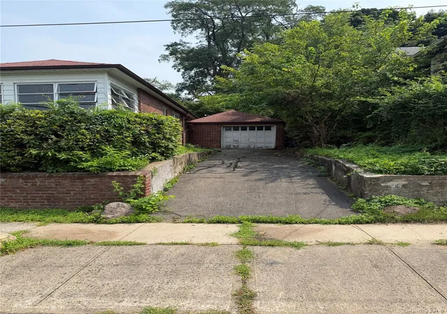 2nd image of 56 Hunt Ave, Yonkers, NY 10710 | MLS# 1039612
