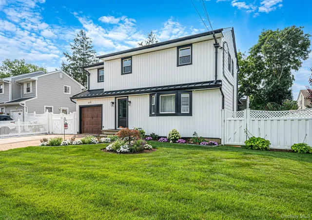 Photo 3 of Single family home for sale at 95 Colonial Dr, Oyster Bay, NY 11758 | MLS# 1039621 | Listing updated on 2026-09-24