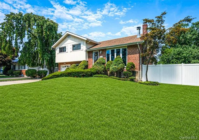 Photo 2 of Sale Pending at 41 Orchard St, Oyster Bay, NY 11735 | MLS# 1039624 | Listing updated on 2026-09-16